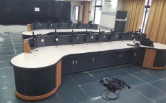 監控中心為什么要定制監控控制臺而不用辦公家具呢？