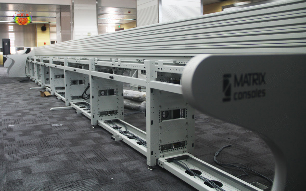 監控操作臺內部圖片